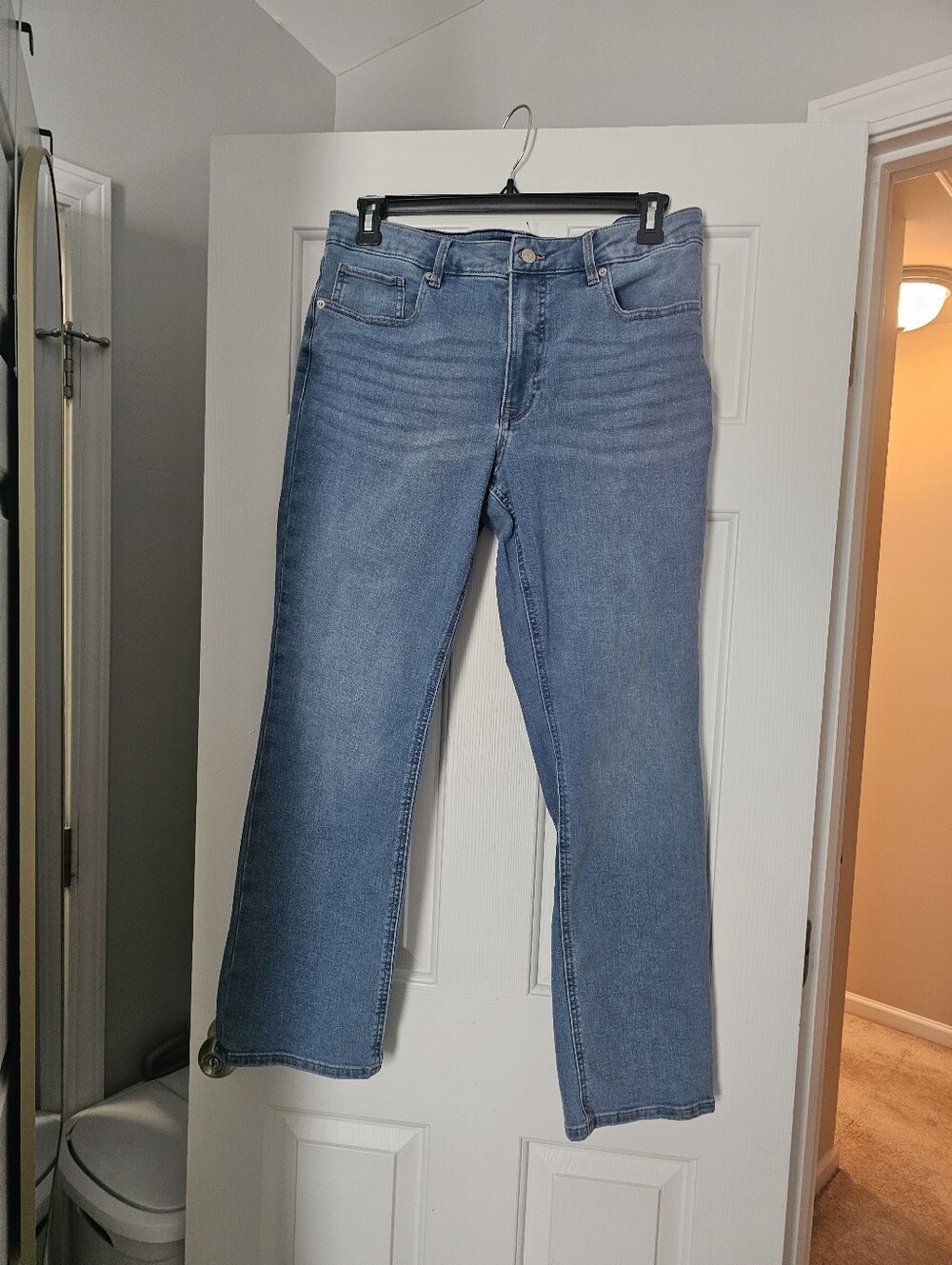 Tommy Hilfiger Women's Straight Leg Jeans in Light Blue Wash Size 14